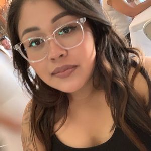 Meet your Posher, Crystal